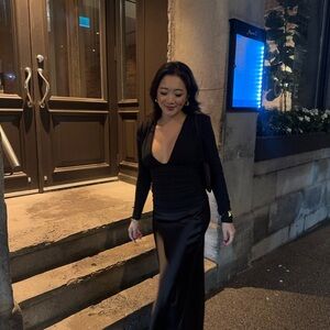 Dynamite going out top Black Long-Sleeve V-Neck Women's Top